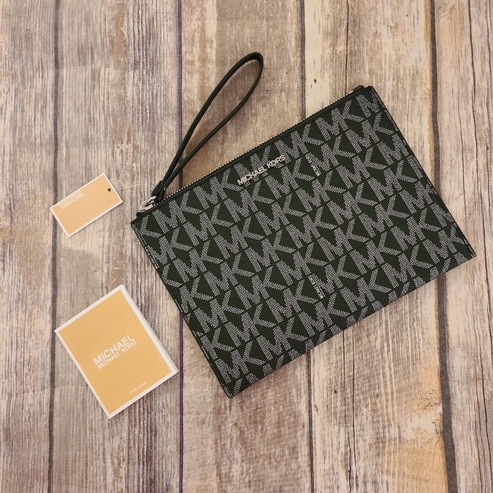 Michael Kors Jet Set XL Zip Clutch Wristlet
